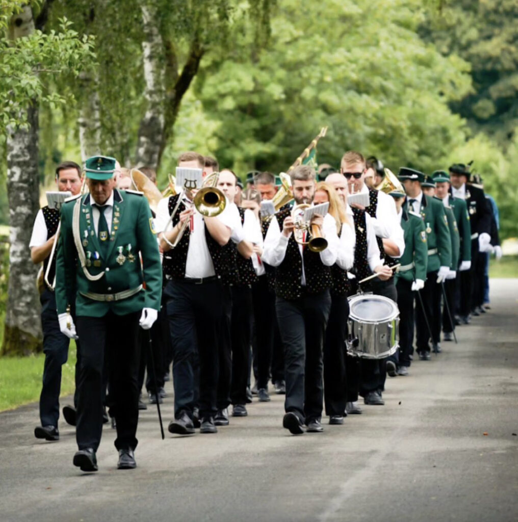 Gruppenbild Schützenfest Esshoff Blasorchester "Die Scharfenberger"